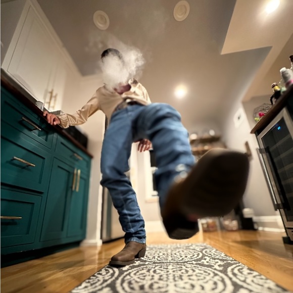 Meet your Posher, Lorenzo - Picture 1 of 1